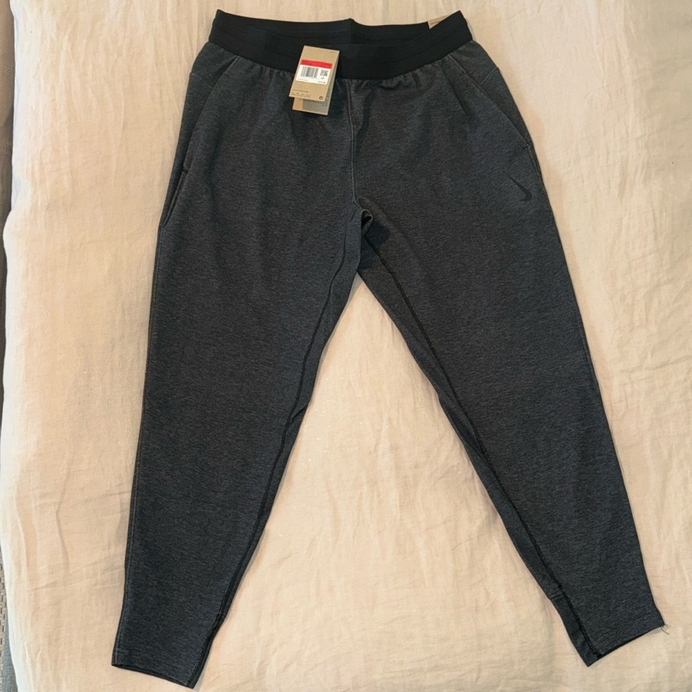NWT New Men’s Nike Yoga Dark Gray sweatpants size Large L